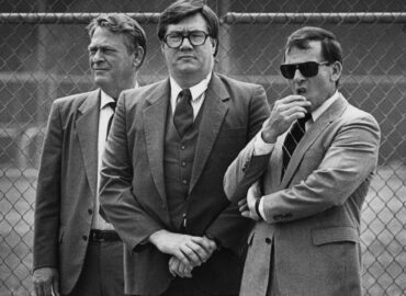 Charged with selling disclose secrets and tactics to the Soviets, a bumbling FBI agent had a new defense